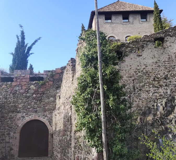 Castel Vanga, Italy